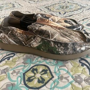 NWT Mens croc slip on